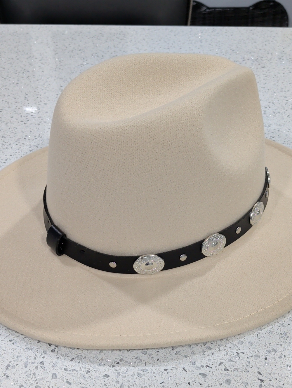 NWT Women Or Men's Cream Felt Cowboy Hat with Decorative Black Band - Picture 3 of 7